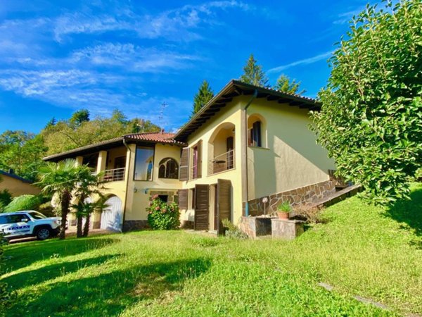 casa indipendente in vendita a Cadegliano-Viconago in zona Viconago