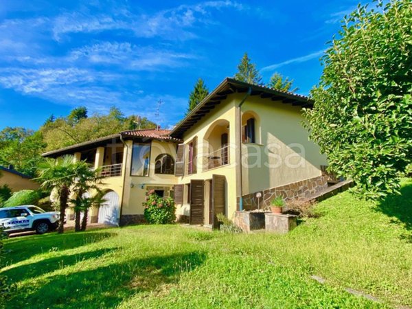 casa indipendente in vendita a Cadegliano-Viconago in zona Viconago