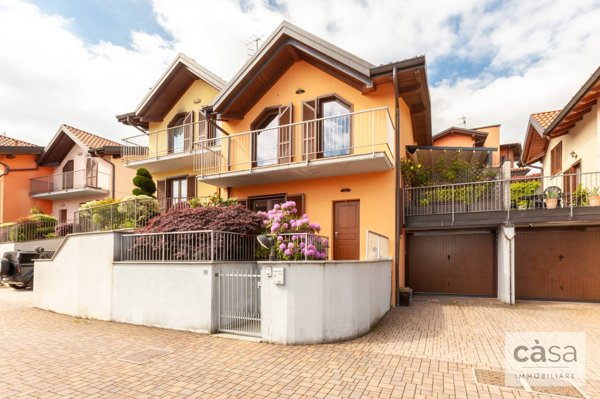 casa indipendente in vendita a Cadegliano-Viconago in zona Cadegliano