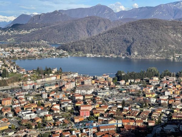 appartamento in vendita a Cadegliano-Viconago
