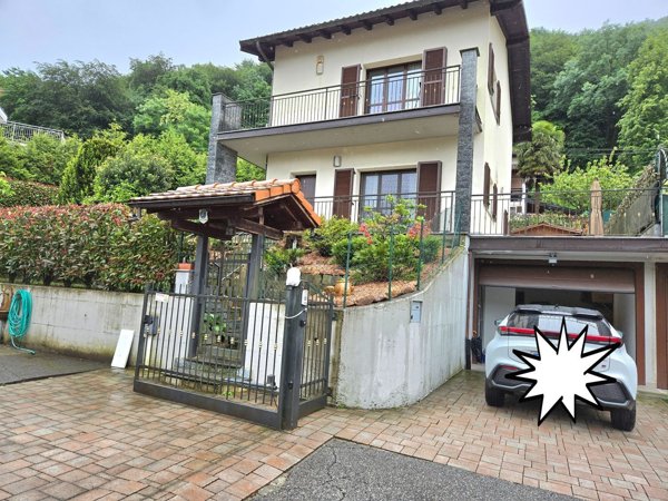 casa indipendente in vendita a Cadegliano-Viconago