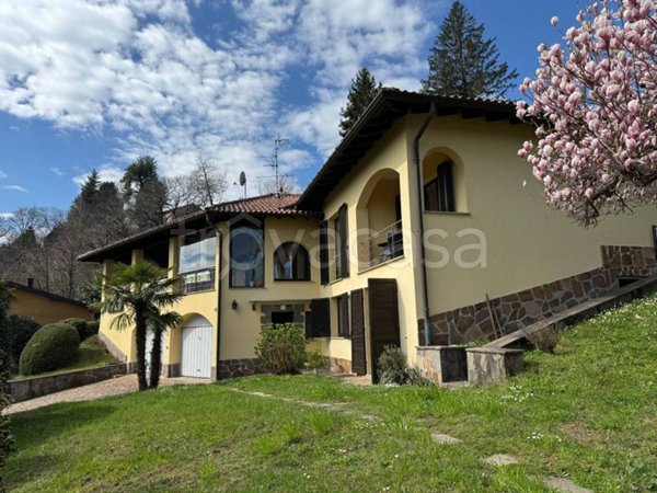 casa indipendente in vendita a Cadegliano-Viconago in zona Viconago
