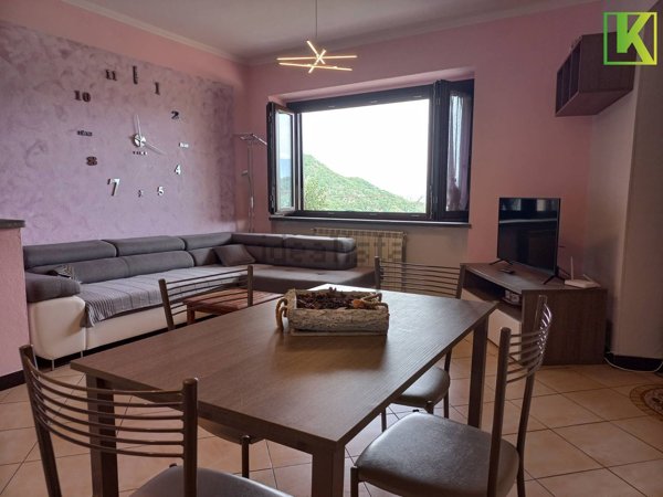 appartamento in vendita a Cadegliano-Viconago in zona Viconago