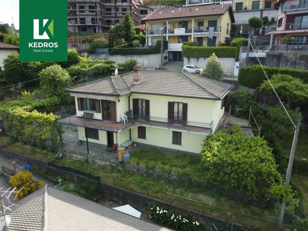 casa indipendente in vendita a Cadegliano-Viconago in zona Viconago