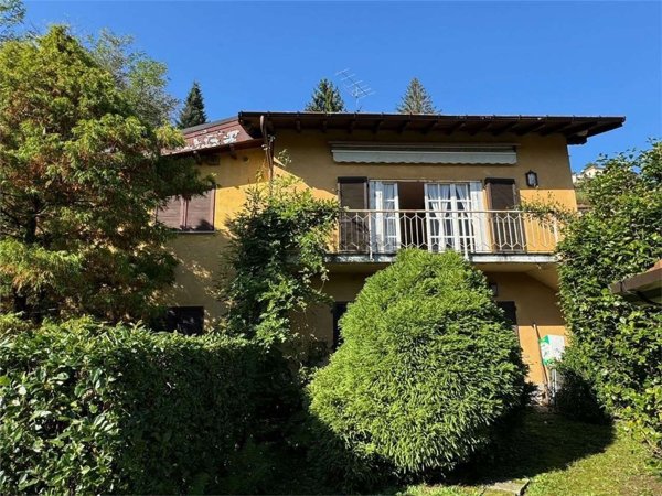 casa indipendente in vendita a Cadegliano-Viconago in zona Viconago