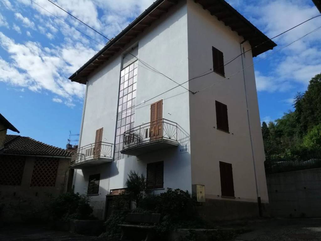casa indipendente in vendita a Cadegliano-Viconago
