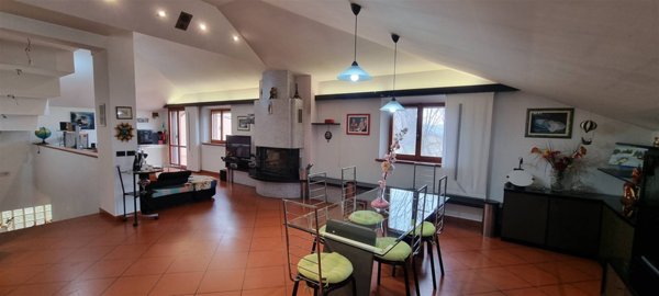 casa indipendente in vendita a Cadegliano-Viconago in zona Rocchetta