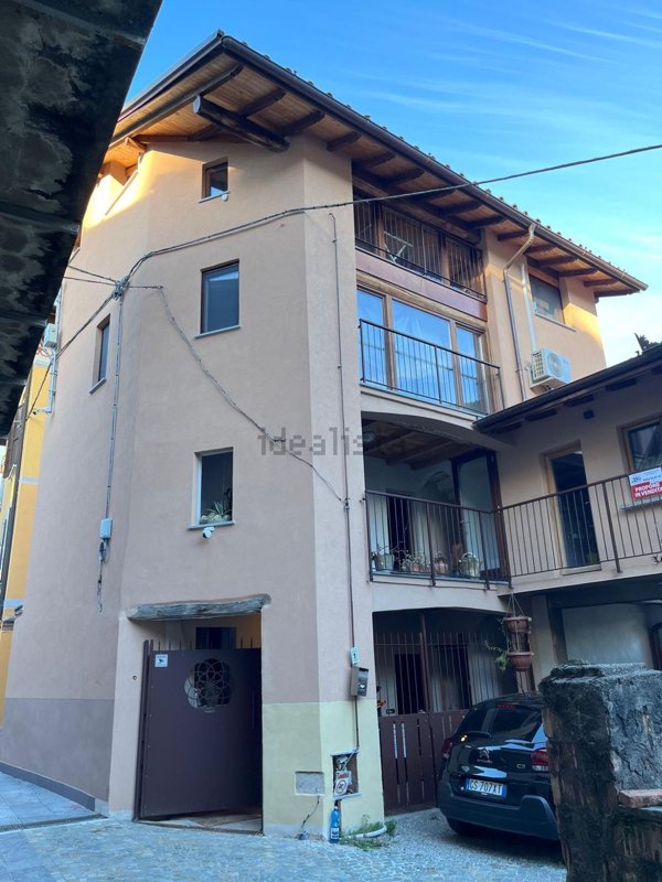 casa indipendente in vendita a Cadegliano-Viconago