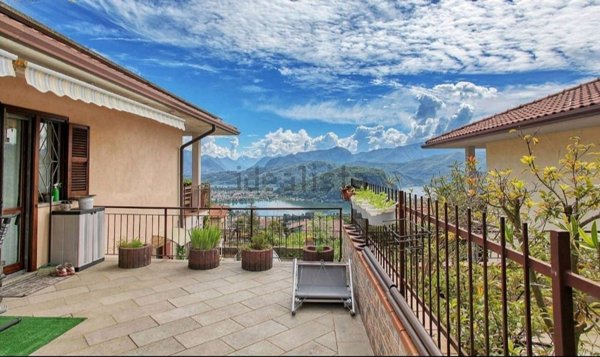 casa indipendente in vendita a Cadegliano-Viconago