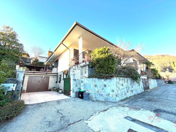 casa indipendente in vendita a Cadegliano-Viconago