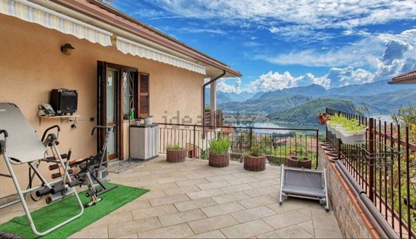 casa indipendente in vendita a Cadegliano-Viconago