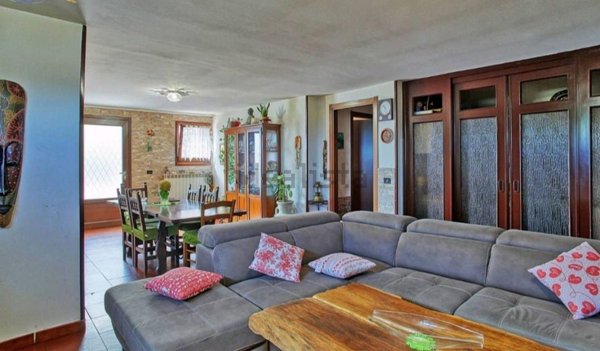 casa indipendente in vendita a Cadegliano-Viconago