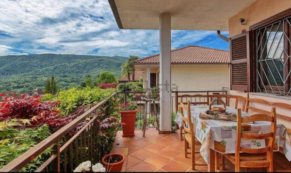 casa indipendente in vendita a Cadegliano-Viconago