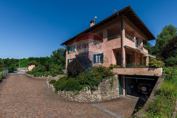 casa indipendente in vendita a Cadegliano-Viconago