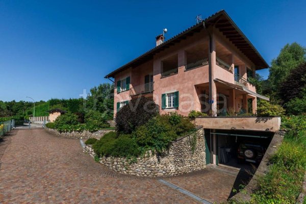 casa indipendente in vendita a Cadegliano-Viconago