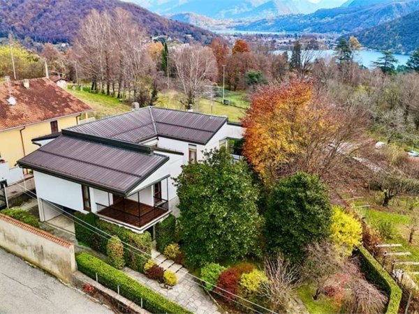 casa indipendente in vendita a Cadegliano-Viconago