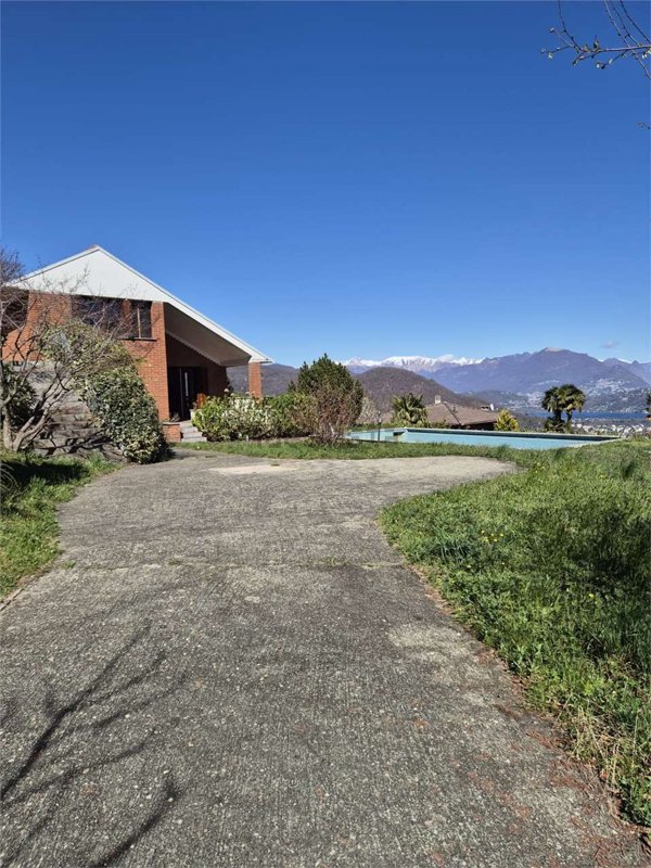 casa indipendente in vendita a Cadegliano-Viconago