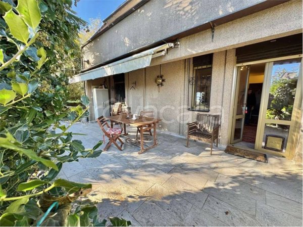 appartamento in vendita a Cadegliano-Viconago in zona Cadegliano