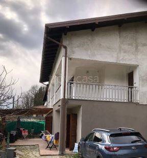 appartamento in vendita a Cadegliano-Viconago in zona Cadegliano