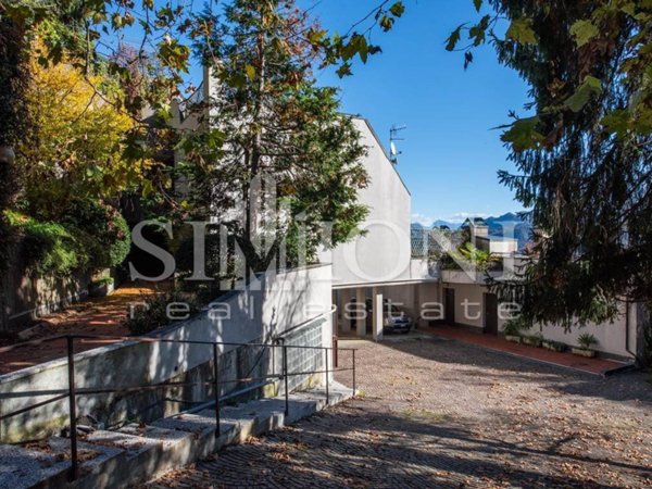 appartamento in vendita a Cadegliano-Viconago in zona Cadegliano