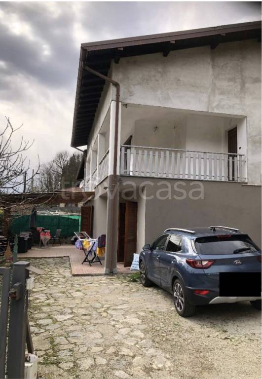 appartamento in vendita a Cadegliano-Viconago in zona Pradaccio