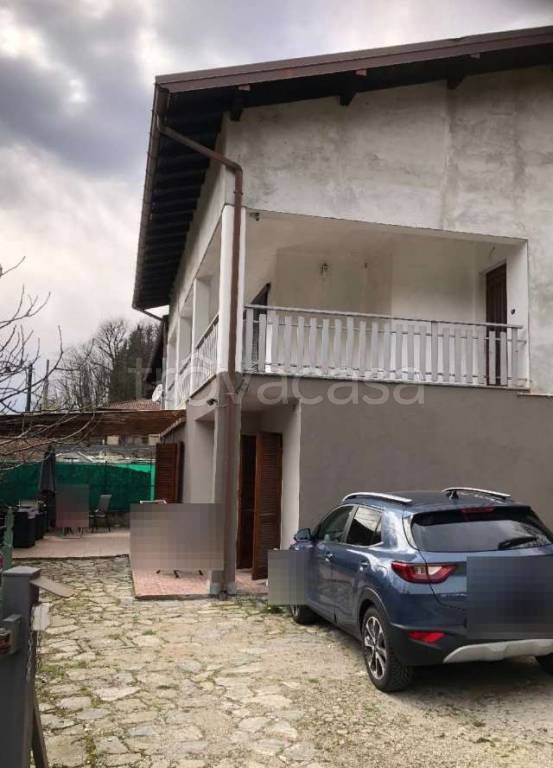 appartamento in vendita a Cadegliano-Viconago in zona Cadegliano