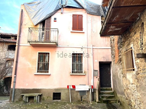 casa indipendente in vendita a Cadegliano-Viconago