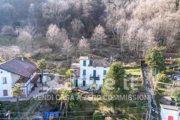 casa indipendente in vendita a Cadegliano-Viconago