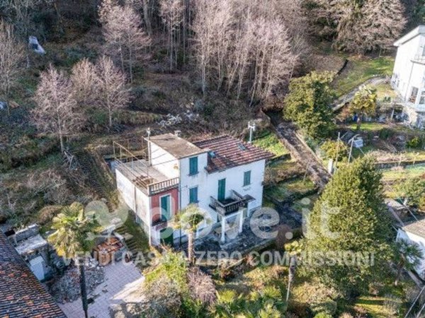 casa indipendente in vendita a Cadegliano-Viconago