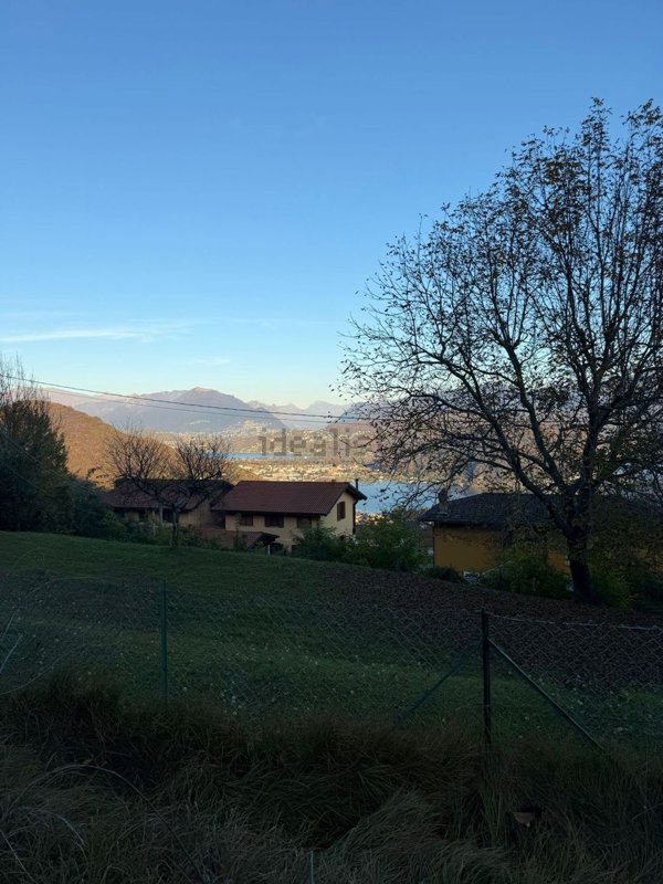 appartamento in vendita a Cadegliano-Viconago