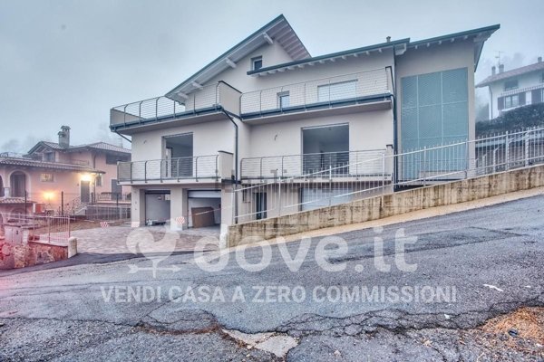 appartamento in vendita a Cadegliano-Viconago