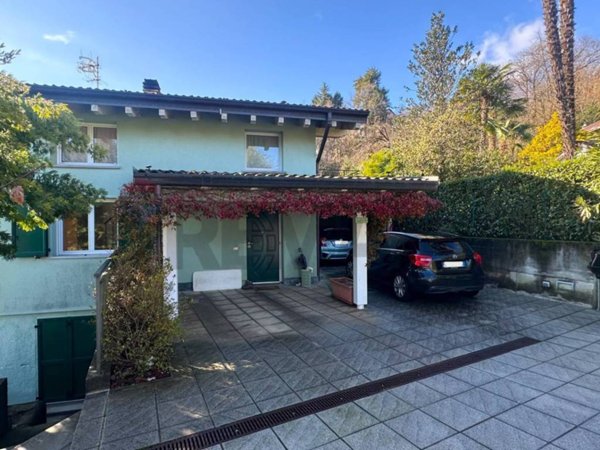 casa indipendente in vendita a Cadegliano-Viconago