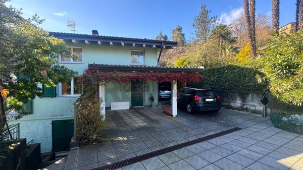 casa indipendente in vendita a Cadegliano-Viconago