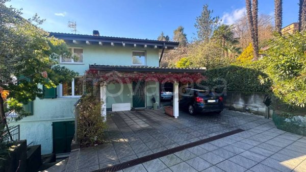 casa indipendente in vendita a Cadegliano-Viconago