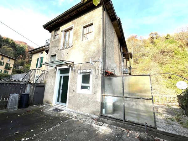 appartamento in vendita a Cadegliano-Viconago in zona Viconago