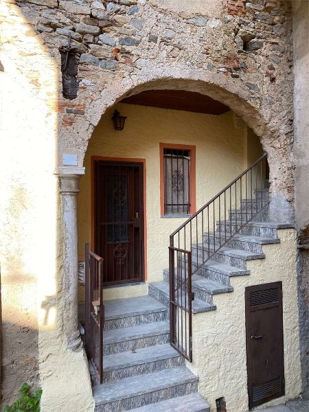 appartamento in vendita a Cadegliano-Viconago in zona Viconago