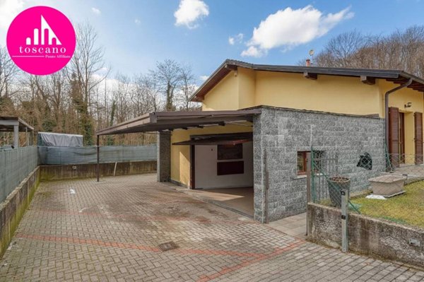 casa indipendente in vendita a Cadegliano-Viconago in zona Pradaccio