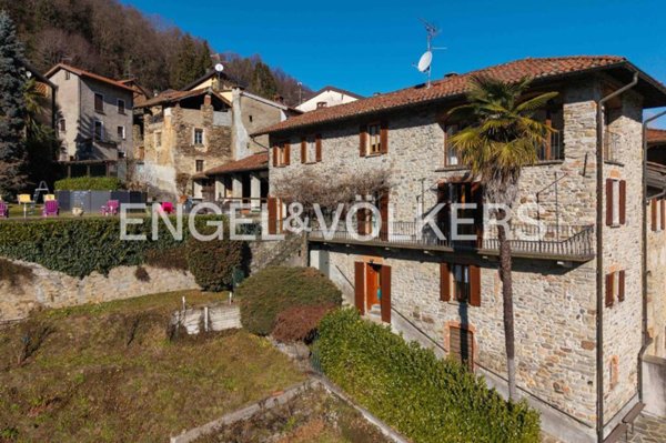 casa indipendente in vendita a Cadegliano-Viconago in zona Cadegliano