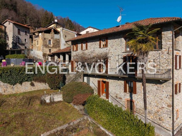 casa indipendente in vendita a Cadegliano-Viconago