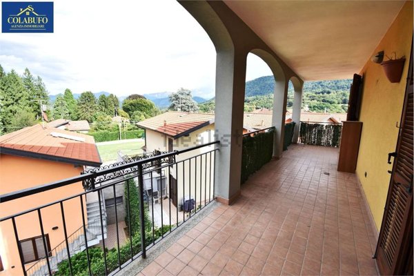 appartamento in vendita a Cadegliano-Viconago