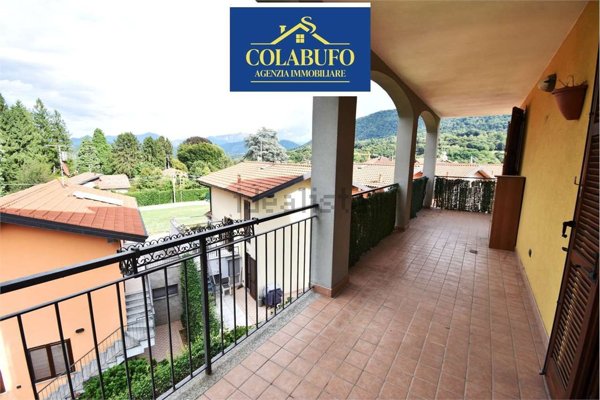 appartamento in vendita a Cadegliano-Viconago