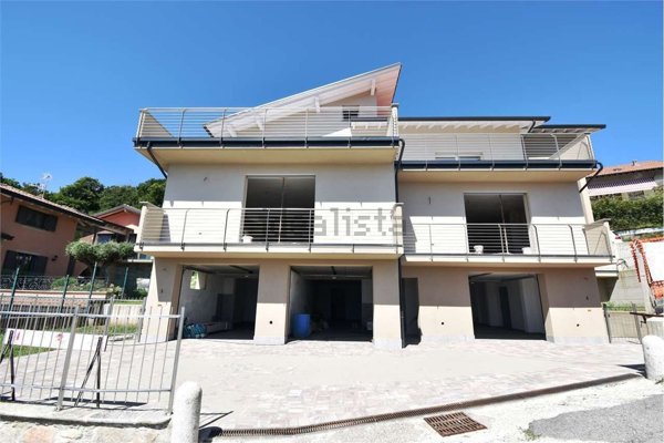 appartamento in vendita a Cadegliano-Viconago