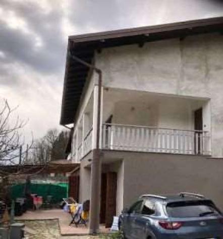casa indipendente in vendita a Cadegliano-Viconago in zona Pradaccio