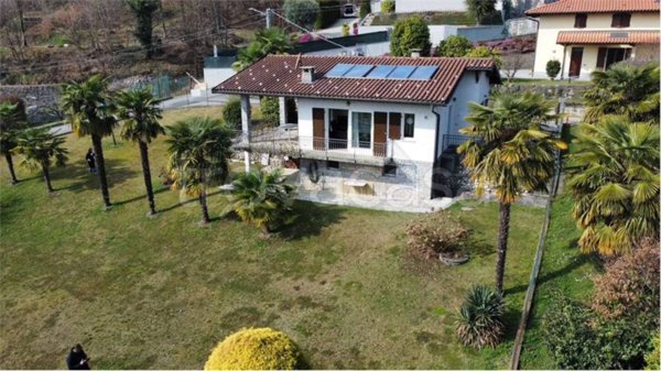 casa indipendente in vendita a Cadegliano-Viconago in zona Cadegliano