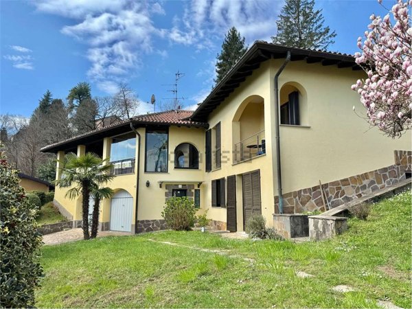 casa indipendente in vendita a Cadegliano-Viconago in zona Viconago
