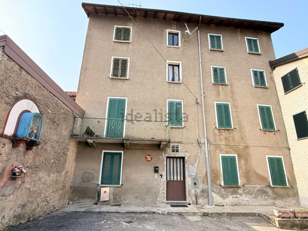 appartamento in vendita a Cadegliano-Viconago