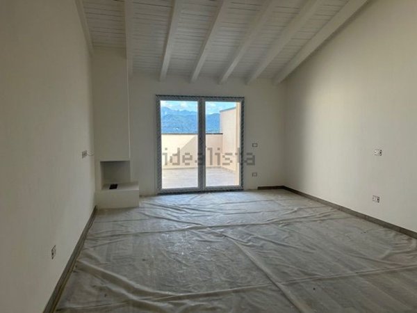 appartamento in vendita a Cadegliano-Viconago