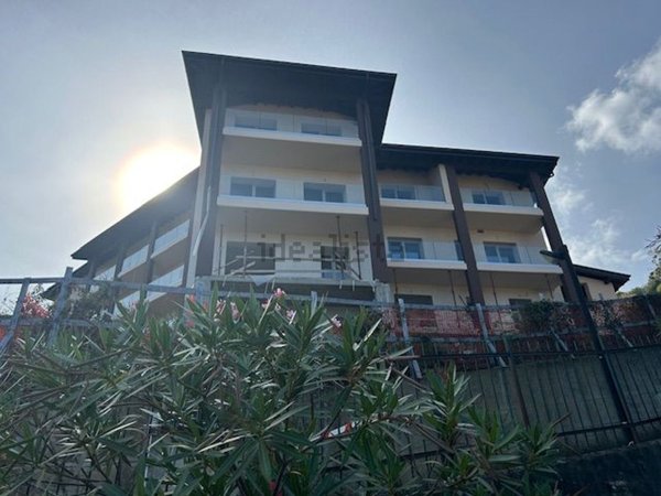 appartamento in vendita a Cadegliano-Viconago