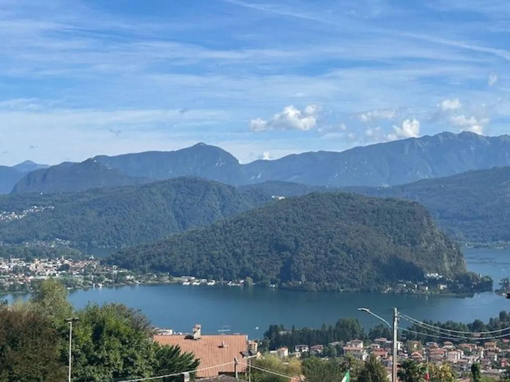 appartamento in vendita a Cadegliano-Viconago in zona Viconago