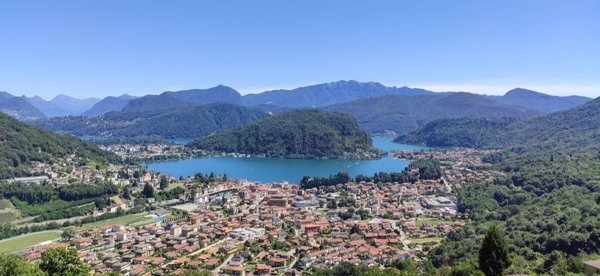 appartamento in vendita a Cadegliano-Viconago in zona Viconago